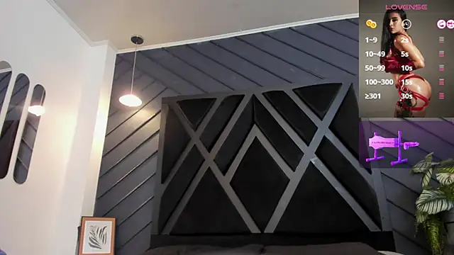 zoe martins  online show from October 26, 2025, 2:23 pm