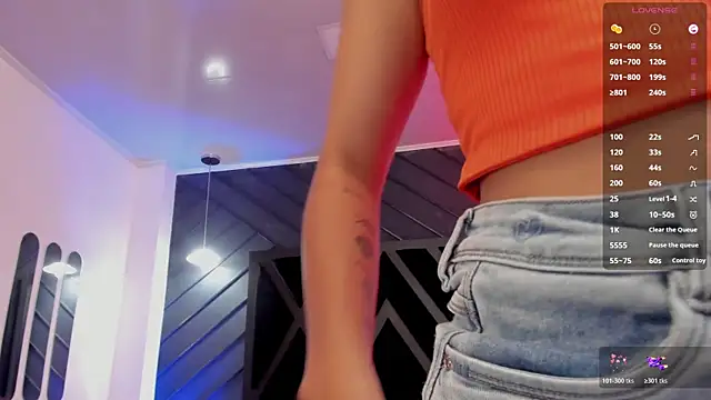 zoe martins  online show from December 18, 2025, 5:19 pm