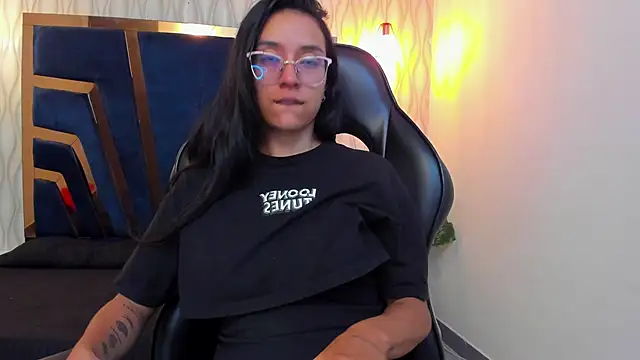 zoe martins  online show from February 12, 2026, 5:19 pm