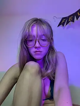 ReenKitty online show from October 22, 2025, 4:46 am