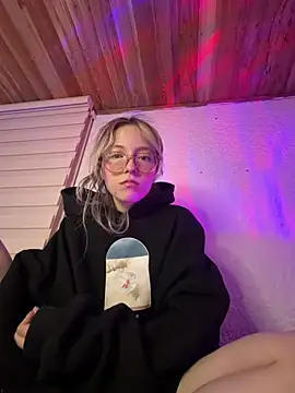 ReenKitty online show from March 21, 2026, 8:41 am