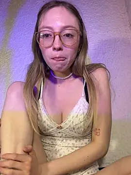 Snapshot of ReenKitty chatting on June 13, 2026, 4:54 am ReenKitty online show from June 13, 2026, 4:54 am