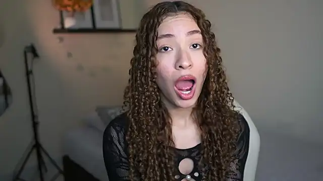 isabella-garcia- online show from February 24, 2026, 1:03 am