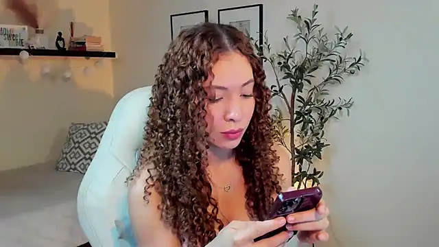 isabella-garcia- online show from April 4, 2026, 6:49 pm