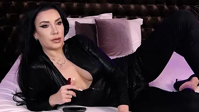 StephanyMillan online show from January 10, 2026, 6:37 am