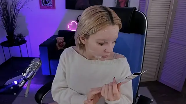 AuroraWrenfield online show from January 13, 2026, 10:09 am