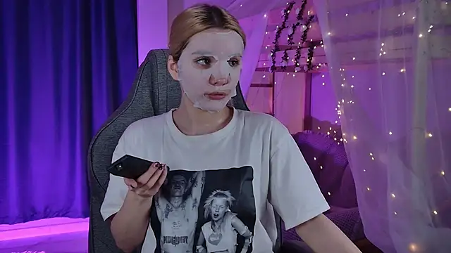 AuroraWrenfield online show from March 23, 2026, 2:15 am