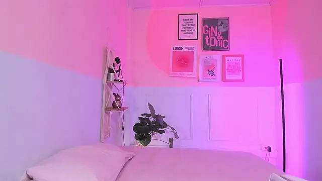 Camila Rivers online show from October 13, 2025, 11:43 am