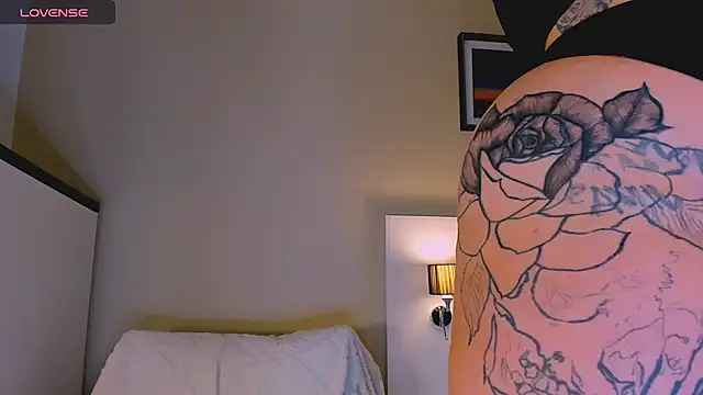 marrenaa online show from October 3, 2025, 4:20 am