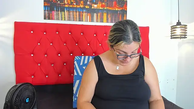 carolinacrus01 online show from September 11, 2025, 3:56 pm