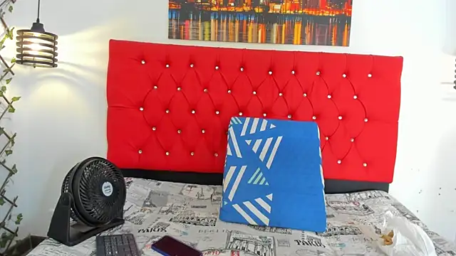 carolinacrus01 online show from November 3, 2025, 2:51 pm