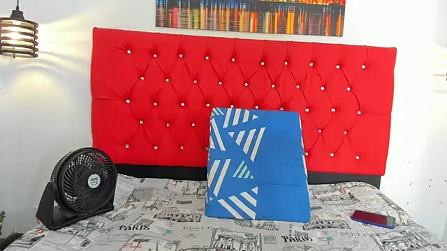 carolinacrus01 online show from November 6, 2025, 4:08 pm