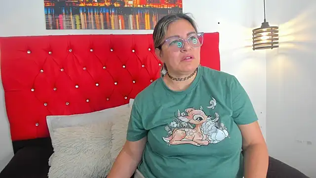 carolinacrus01 online show from February 7, 2026, 4:33 pm