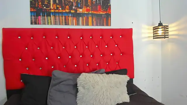 carolinacrus01 online show from February 15, 2026, 4:47 pm