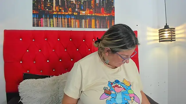 carolinacrus01 online show from February 23, 2026, 3:20 pm