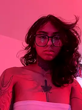 Snapshot of iamkatty_ chatting on November 2, 2025, 4:20 pm iamkatty online show from November 2, 2025, 4:20 pm