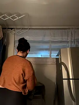 my aleja  online show from December 5, 2025, 2:09 am