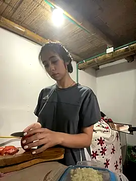 juliie star online show from October 25, 2025, 6:13 pm