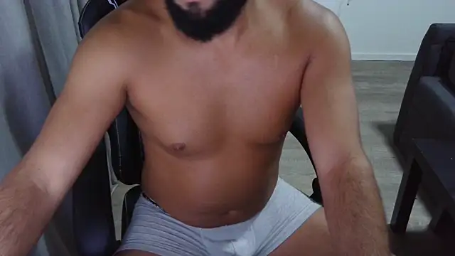 Snapshot of Milo9210 chatting on October 9, 2025, 7:01 pm Milo9210 online show from October 9, 2025, 7:01 pm