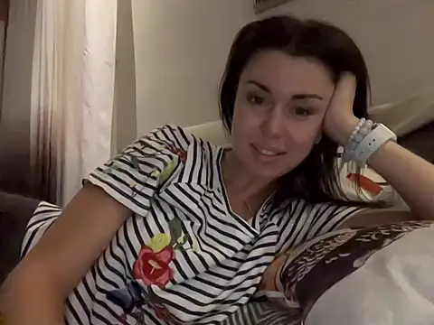 Gilin1 online show from October 13, 2025, 6:52 pm