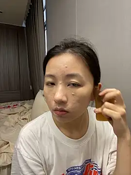 haiyan125216 online show from October 19, 2025, 4:13 am