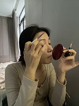 haiyan125216 online show from October 25, 2025, 6:32 am