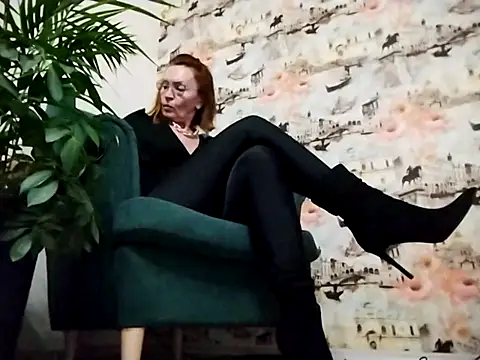 VelvetKarolina online show from October 13, 2025, 1:11 pm