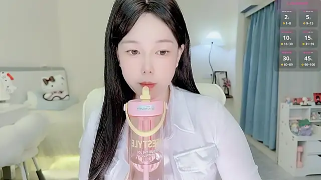 Bella Ava online show from June 11, 2026, 2:53 am