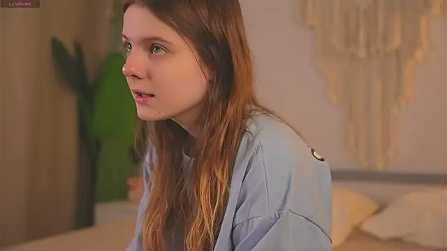 Lu  Lane online show from October 9, 2025, 7:50 am