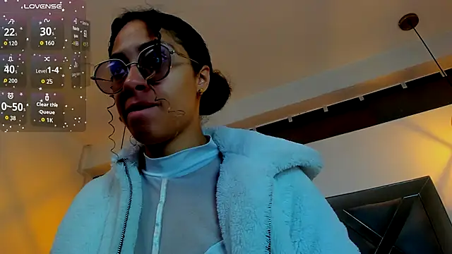 Hanna Cornee  online show from October 13, 2025, 1:33 pm