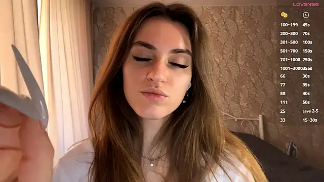 Snapshot of miainheat chatting on October 8, 2025, 8:34 am miainheat online show from October 8, 2025, 8:34 am