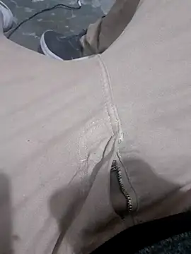 Snapshot of Lunaty00 chatting on November 17, 2025, 11:27 am Lunaty00 online show from November 17, 2025, 11:27 am