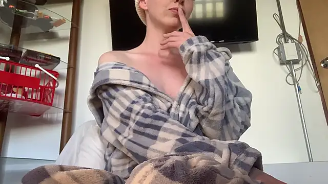 nyxofempusa online show from February 9, 2026, 9:19 pm