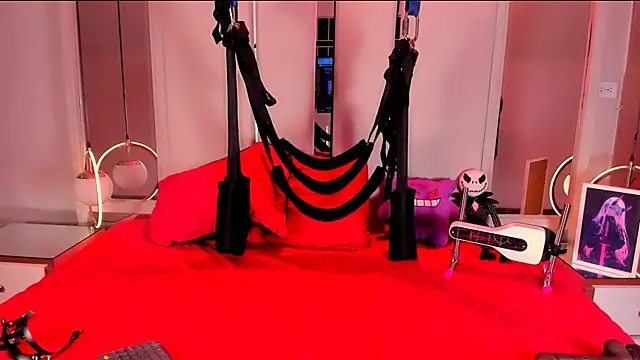 VesperVelvet online show from February 13, 2026, 8:49 pm