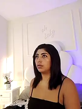 Snapshot of Kaylachannell chatting on July 9, 2026, 3:32 am Kaylachannell online show from July 9, 2026, 3:32 am