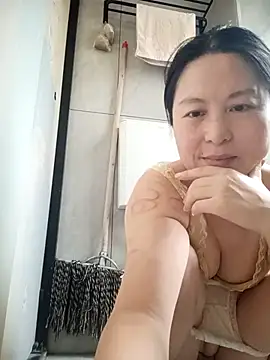 chengcheng12 online show from October 14, 2025, 12:44 am