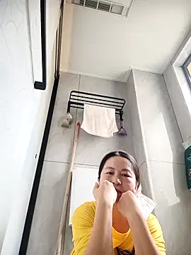 chengcheng12 online show from October 18, 2025, 1:52 am