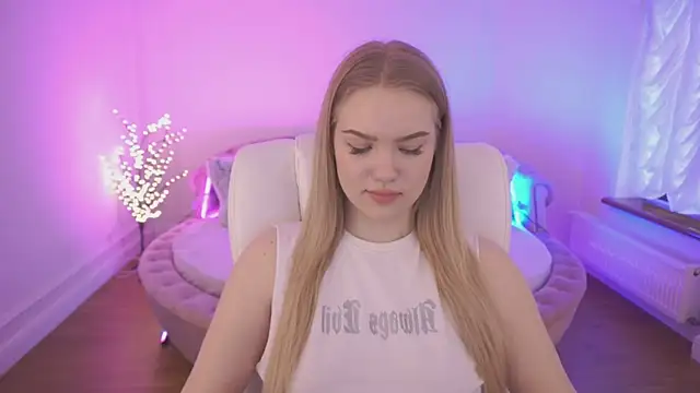 CelesteNoir online show from February 12, 2026, 8:53 am