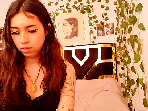 lucywhite13 online show from October 21, 2025, 10:10 pm