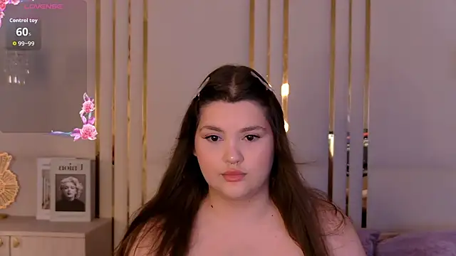 Snapshot of EmilyHyde chatting on June 24, 2026, 8:41 pm EmilyHyde online show from June 24, 2026, 8:41 pm