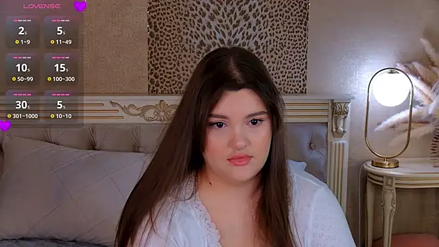Snapshot of EmilyHyde chatting on June 29, 2026, 8:42 pm EmilyHyde online show from June 29, 2026, 8:42 pm