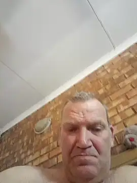 wallacelegend online show from October 28, 2025, 6:17 am