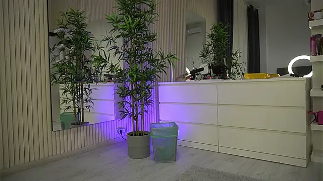 EmmaBlanco online show from March 30, 2026, 5:41 am