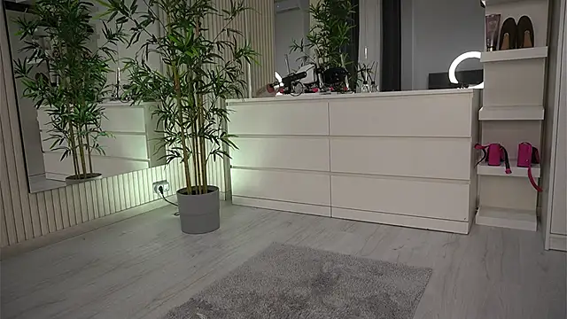 EmmaBlanco online show from April 2, 2026, 5:05 am