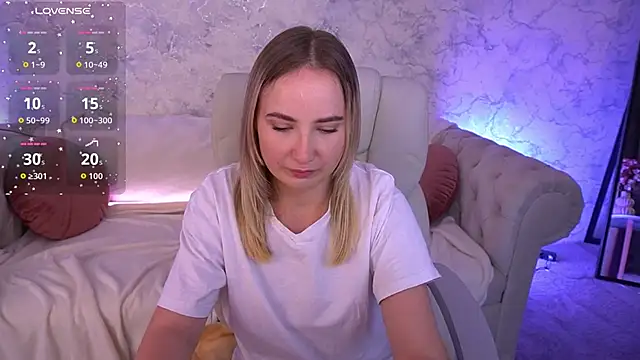 Snapshot of SofieBloom chatting on September 13, 2025, 11:04 pm SofieBloom online show from September 13, 2025, 11:04 pm