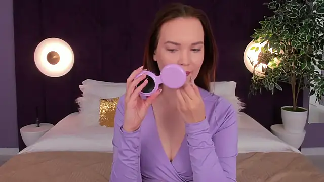 Snapshot of KiraHolli chatting on September 12, 2025, 3:06 am KiraHolli online show from September 12, 2025, 3:06 am