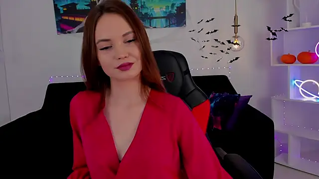 Snapshot of KiraHolli chatting on October 28, 2025, 3:10 am KiraHolli online show from October 28, 2025, 3:10 am