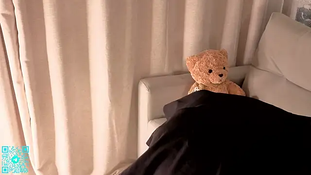 chloemilka online show from April 19, 2026, 6:10 pm