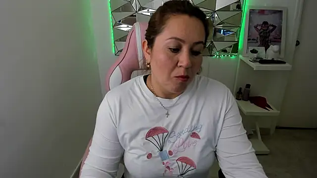 camixxx m online show from November 10, 2025, 12:59 pm