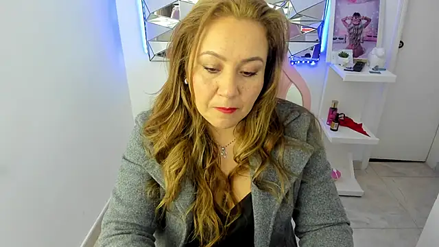 camixxx m online show from December 4, 2025, 12:58 pm